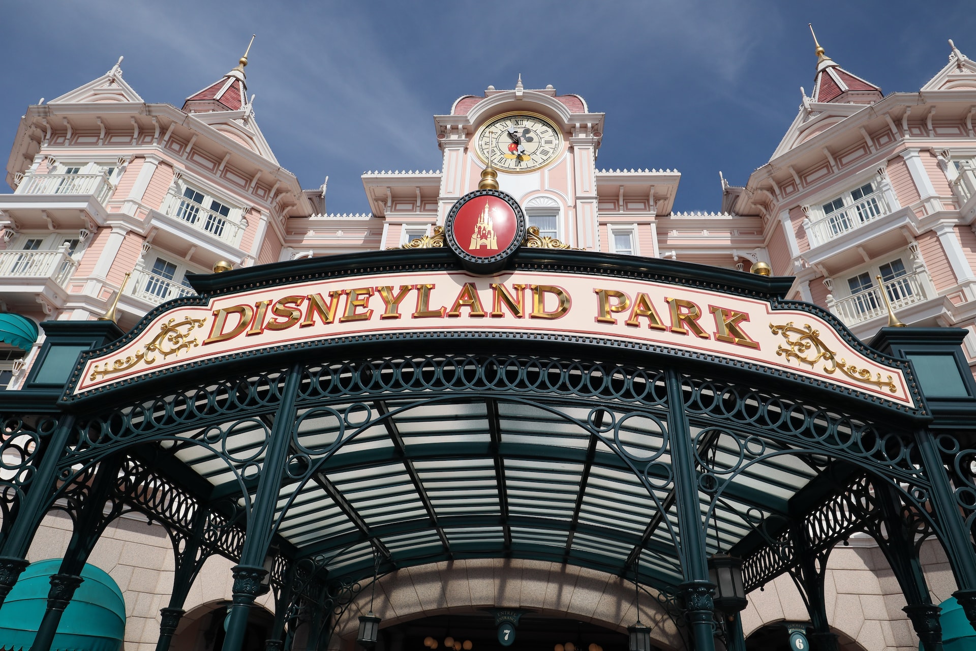 hotel-near-disneyland-park-2-7-miles-9-minute-drive